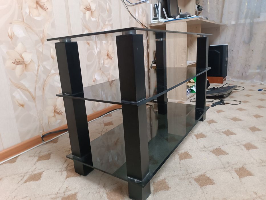 Тумба стеклянная под ТВ