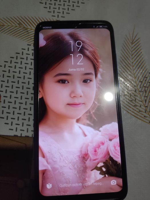 Kakobkasi bor ayol kishi ishlatgan samsung telga abmen bor