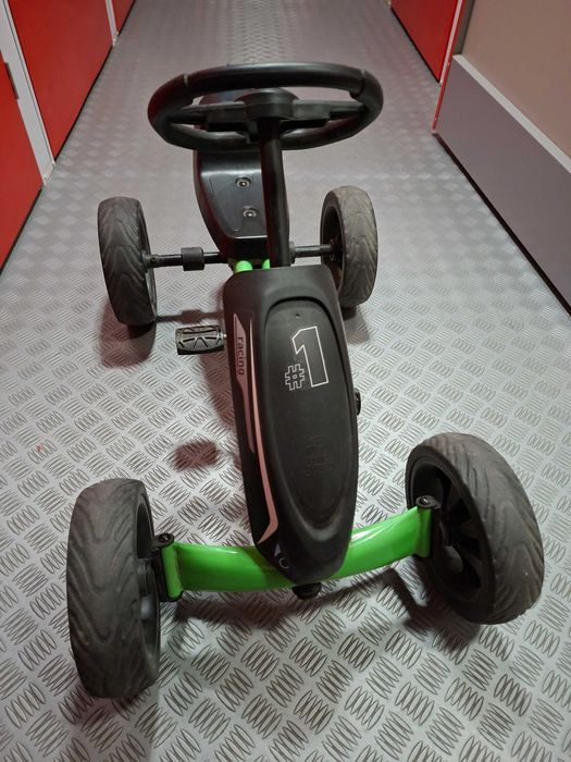 Детски джип с педали