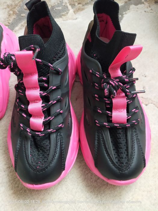 Новые кроссовки 3000