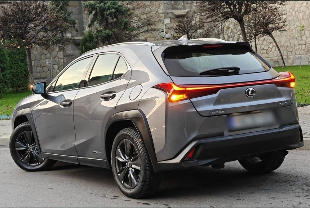 Lexus UX 250h 2020 E6/ 2,0 Hybrid 184 Cp/Automată/4×4/Impecabil