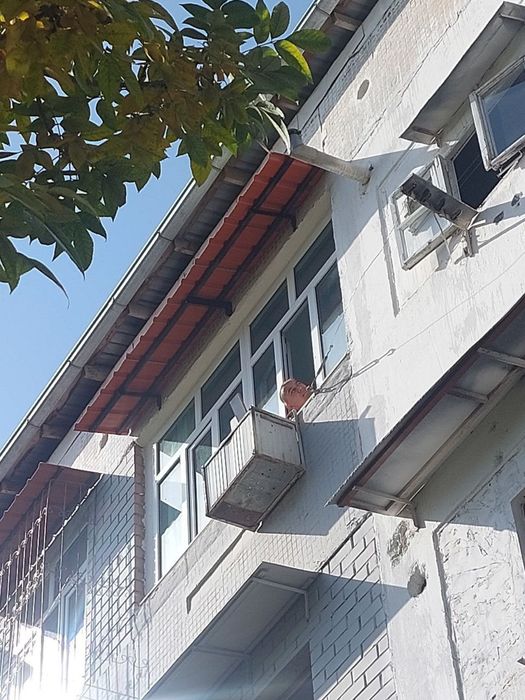 Установка  козырьков  над  окнами .Бельевые ролики  .