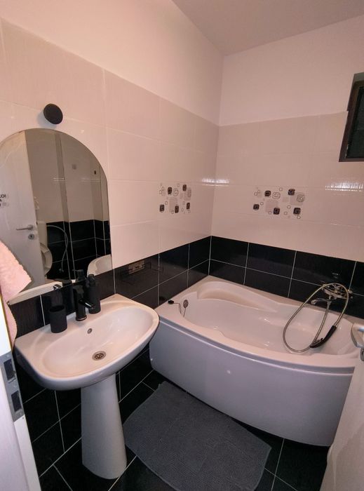 Închiriez apartament 2 camere