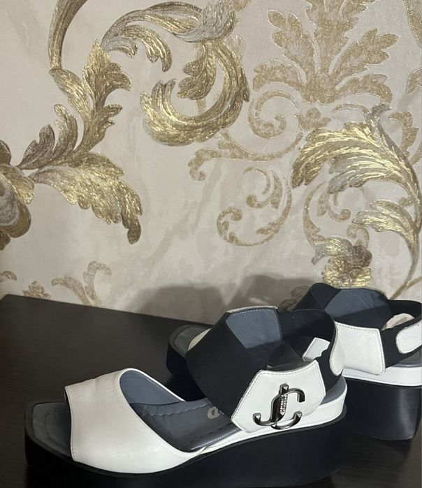 Продам босоножки