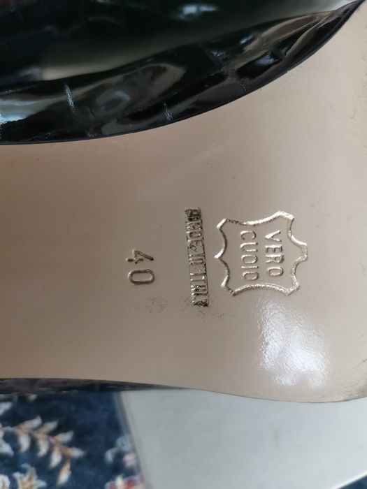 Pantofi din piele, Loretta Pettinari