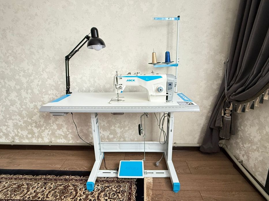 Швейная машина Jack 5