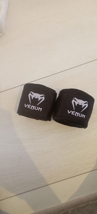 Продам боксёрский шлем,бинты,бандаж.