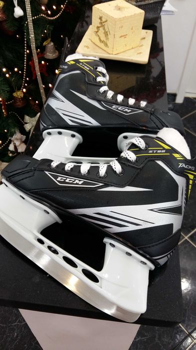 vand patine hochei pentru copii