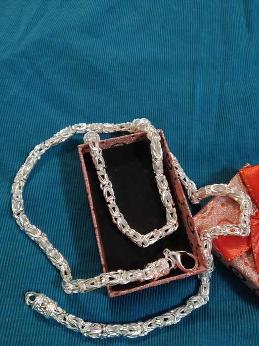 Уникален, масивен, сребърен ланец с гривна.Комплект-дълъг и масивен.В луксозна кутия.