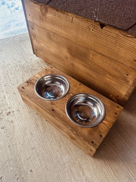 Suport pentru boluri / mancare caini si pisici