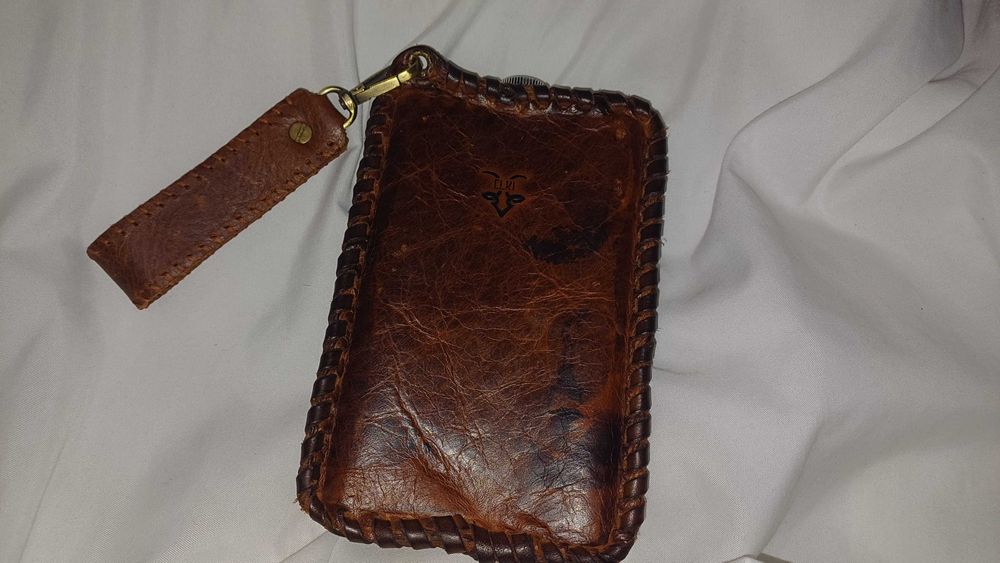 Манерка с кожен калъф