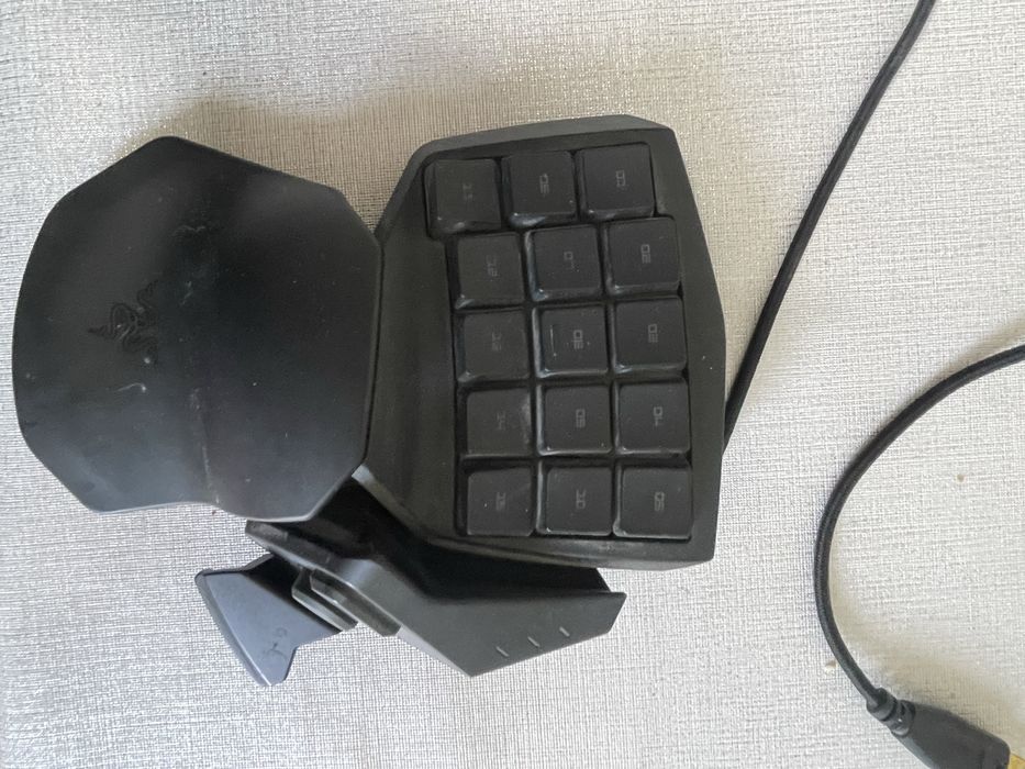 Клавиатура Razer Tartarus под одну руку