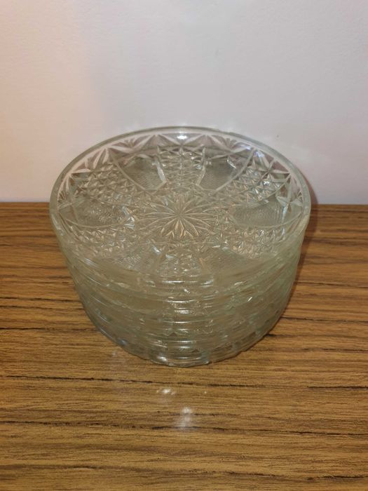 Троянски керамични чинийки 5 бр и Нови стъклени чинийки 5 бр