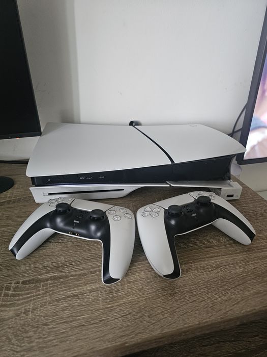 Vand ps5 slim varianta cu disk si jocuri