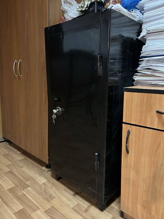 Сейф б/у продаем