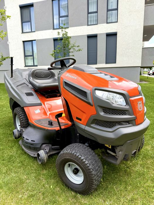 Tractoras de tuns iarba Husqvarna Profesional Briggs&Stratton