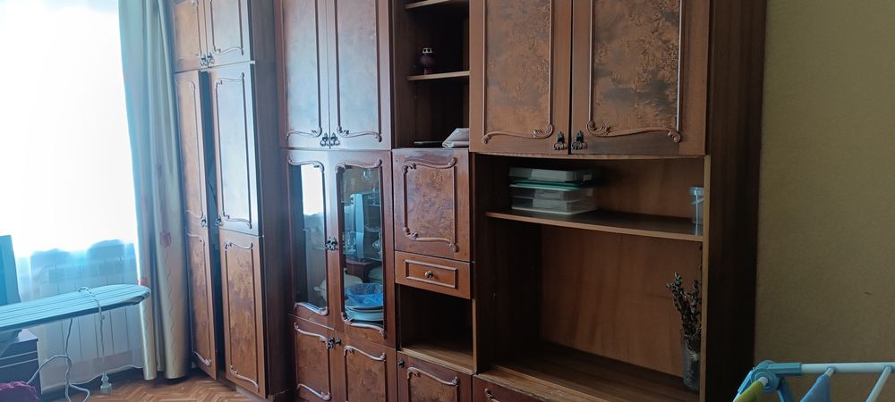 Продам стенку в неплохом состоянии