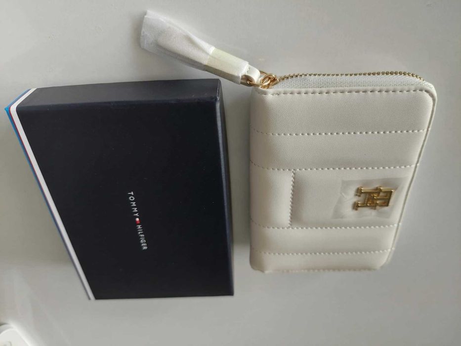 Tommy Hilfiger дамско портмоне - TH Feminine MED