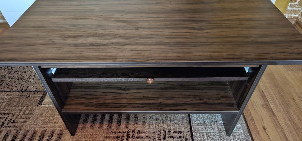 Продавам Холна маса