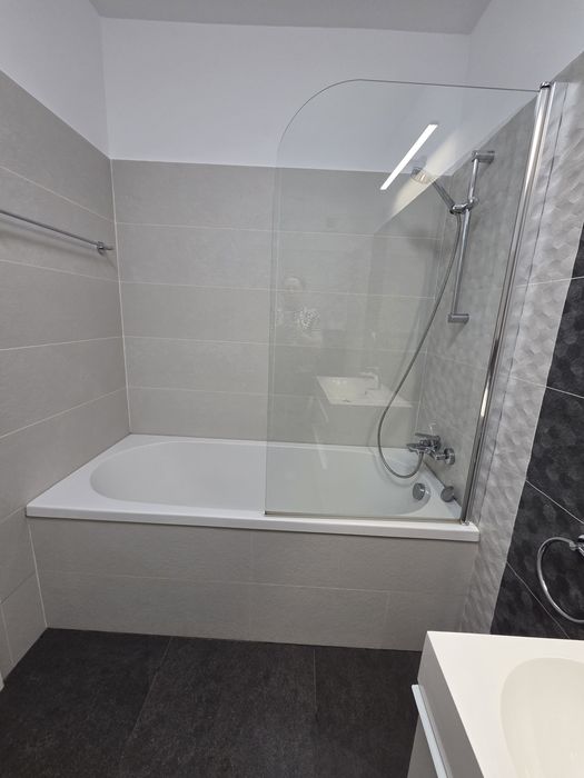 Închiriez apartament strada Frunzisului