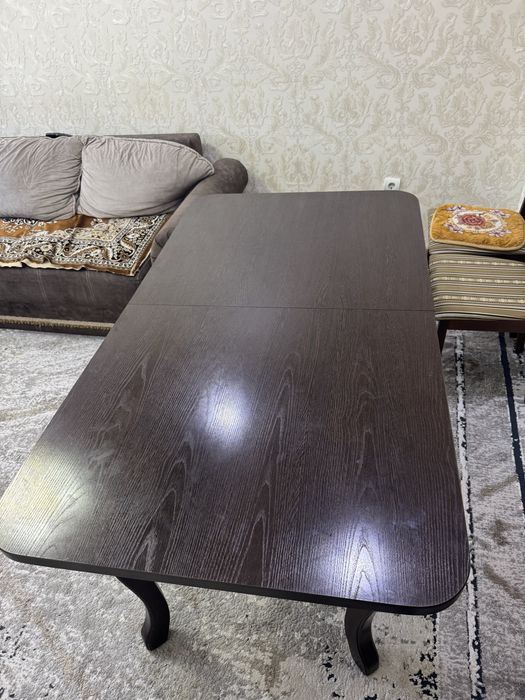 Продам стол со стульями. Торг возможен
