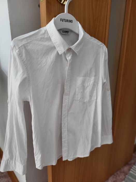 Продам белую рубашку для мальчиков