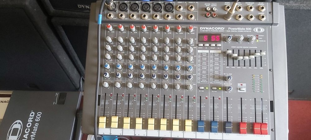 Vând boxe mixer și amplificator Dynacord