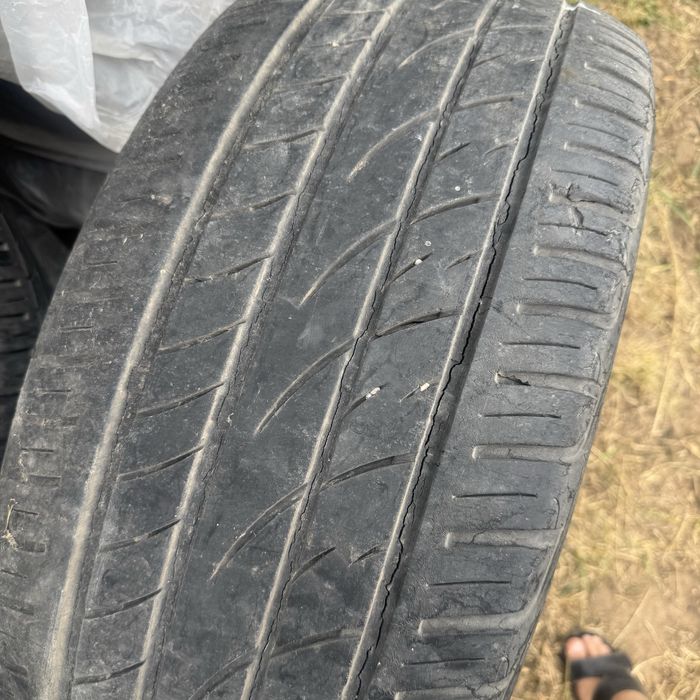 Продам летние  шины R20