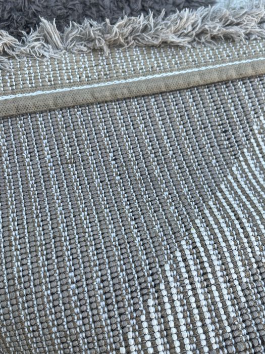 Мек килим с геометричен дизайн