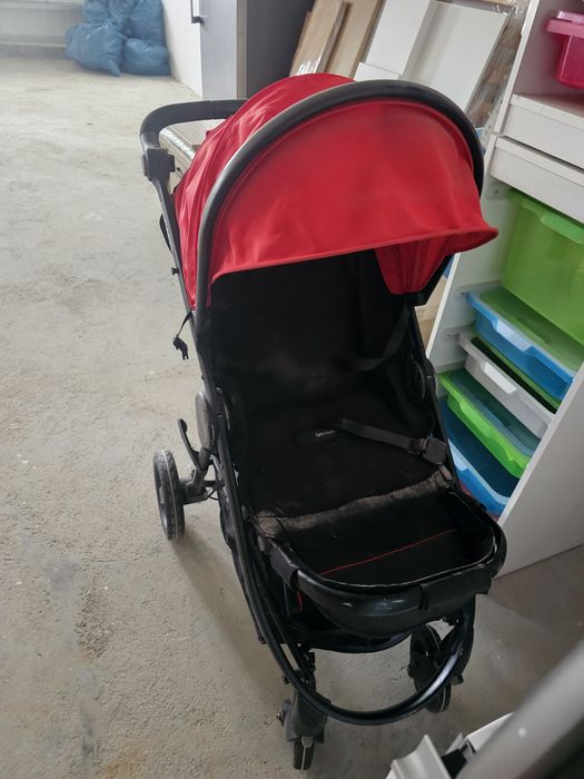 Cărucior copil Recaro – negru cu copertină roșie