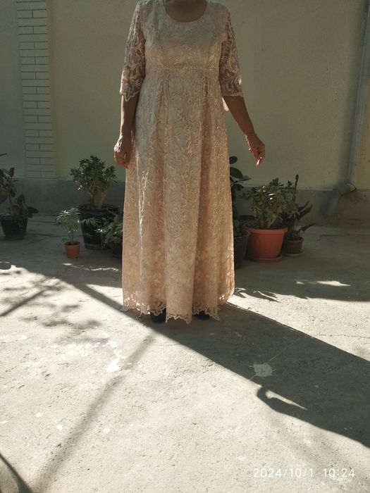 Платье торжественное,Цвет пудра.Очень красивая,отрезная таля.