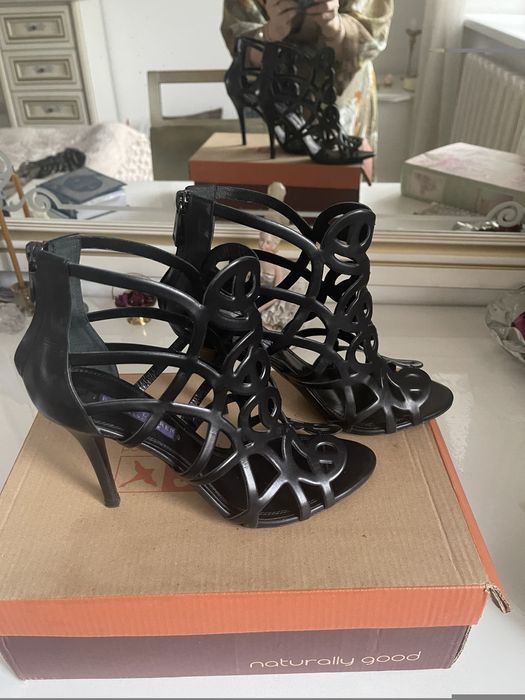 Продам туфли производство Италия