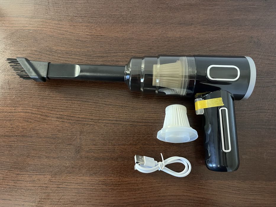 Aspirator auto portabil,compact– puternic și ușor de folosit