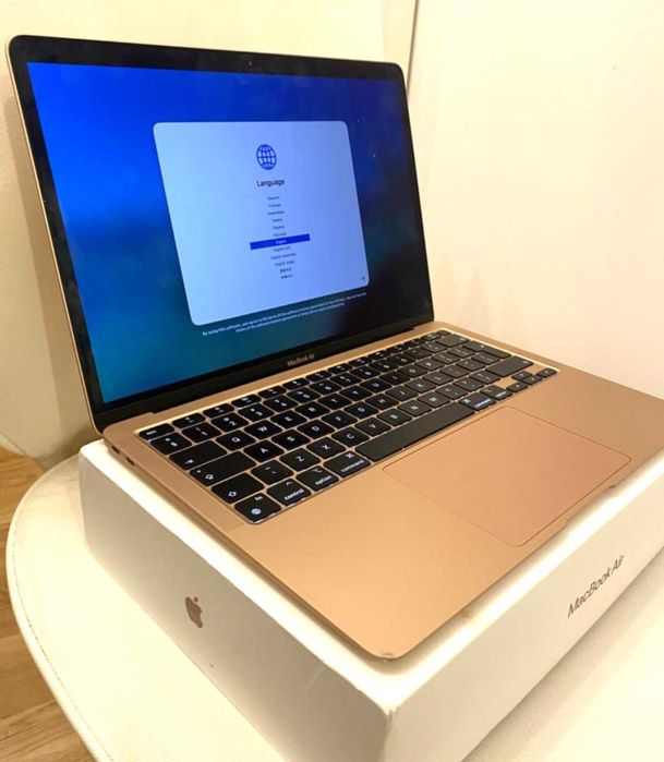 MacBook Air 13-inch, Apple M1 chip, 8GB RAM, 256GB SSD