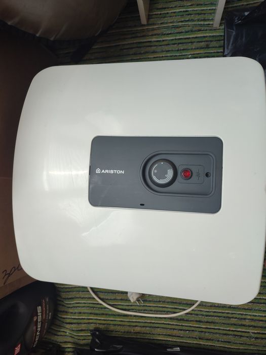 Продам водонагреватель ARISTON
