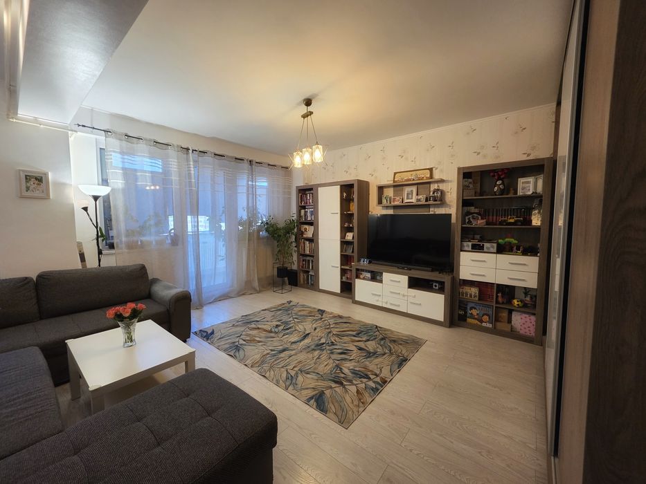 De vanzare apartament 3 camere