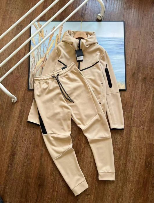 Nike tech orice culoare si marime