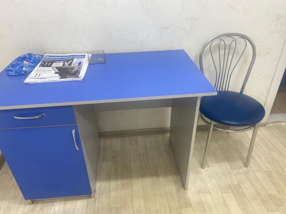 Продаю стол писменный для офиса для дома