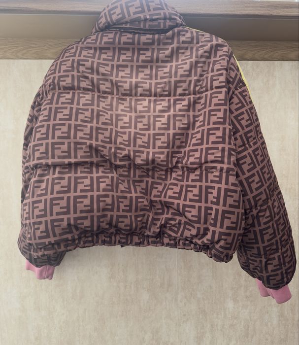 Яке Fendi , много топло