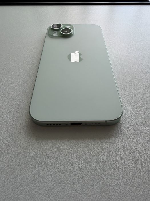 iPhone 15 green / 128GB / Много запазен, отключен към всички оператори