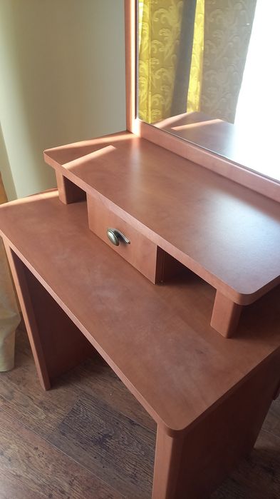 Masă de toaletă şi machiaj cu oglindă, pal cireş - Tg. Mureş