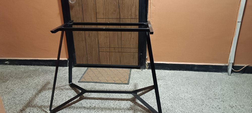 Метална стойка за маса
