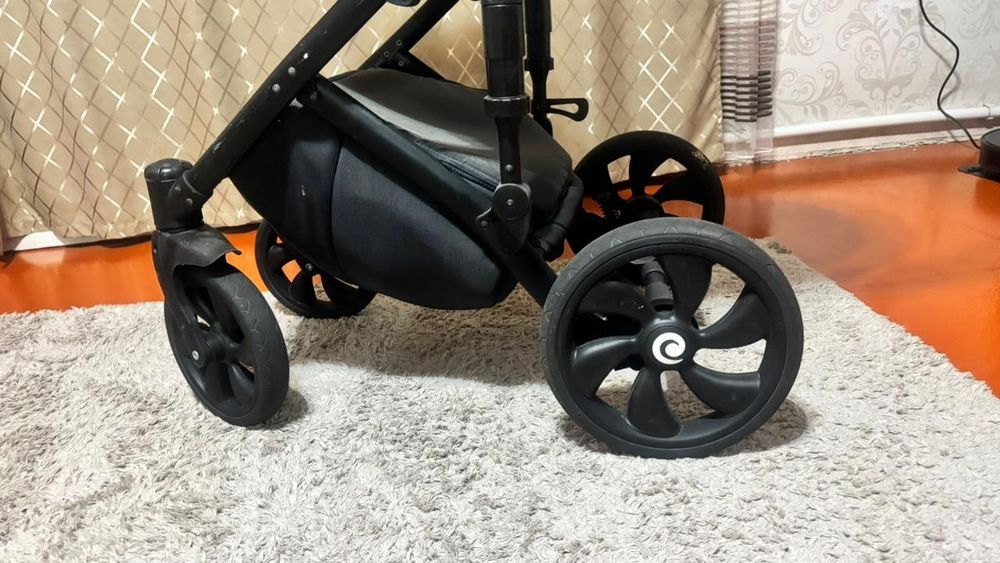 Продам коляску б у