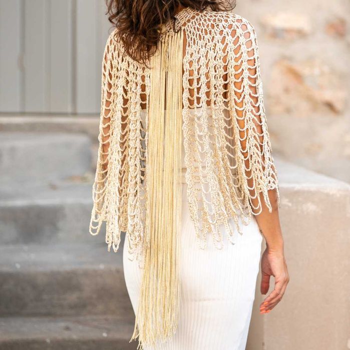 Уникалена наметка ръчно плетена с ресни в злато и чанта