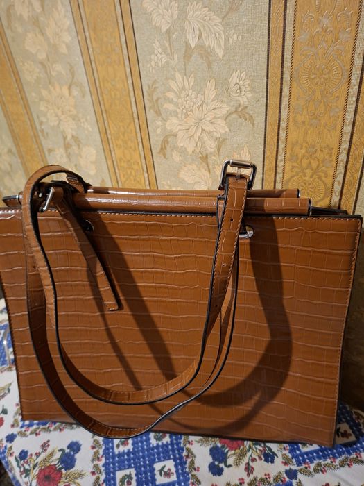 Дамска чанта  от естествена кажа, нова.