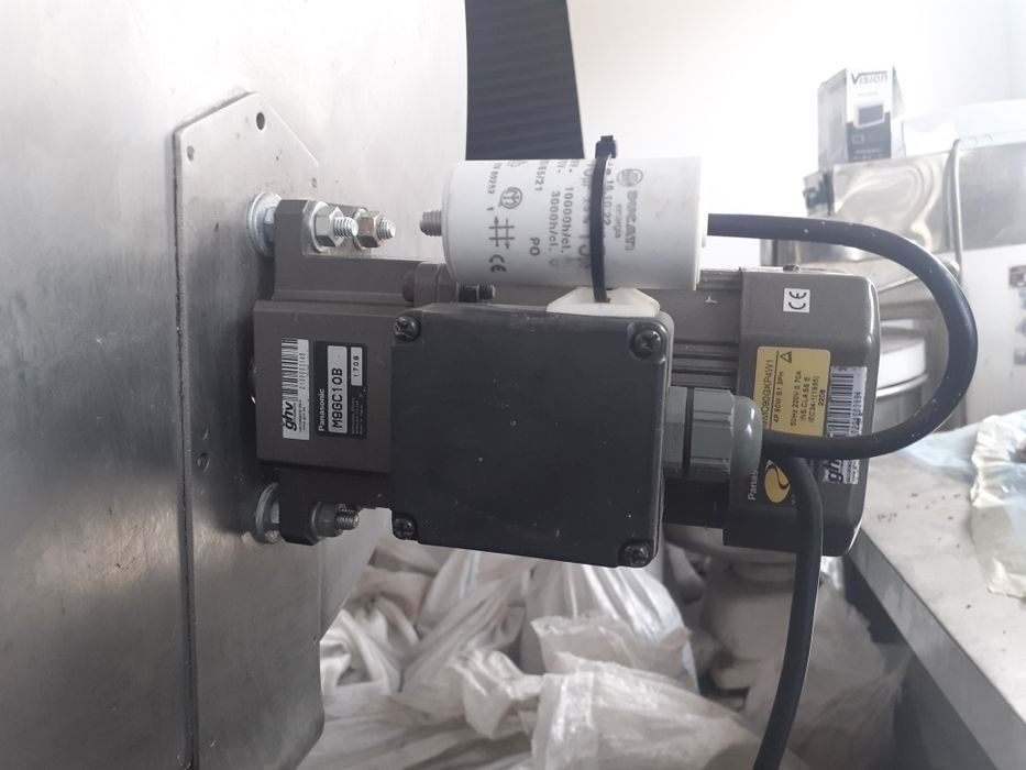 Vând răcitor de lapte PANASONIC de inoxu dublu capacitate 100 de kg.