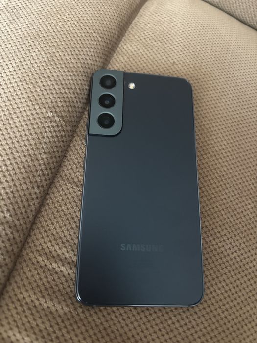 Samsung Galaxy S22 (pentru piese)