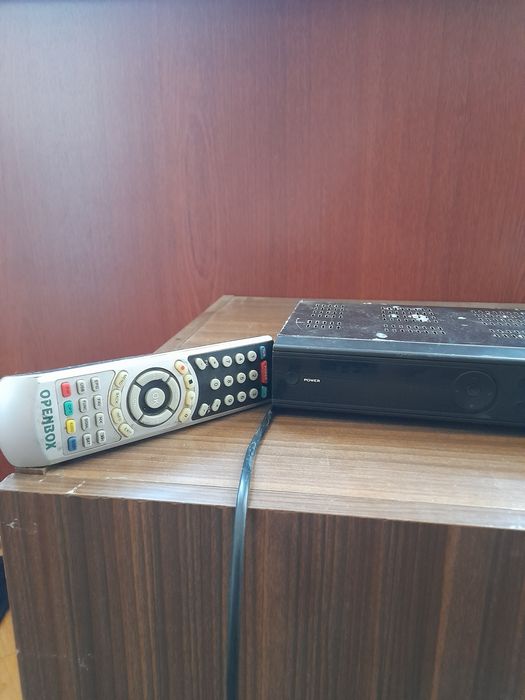 Параболическая Антена и два тюнера.