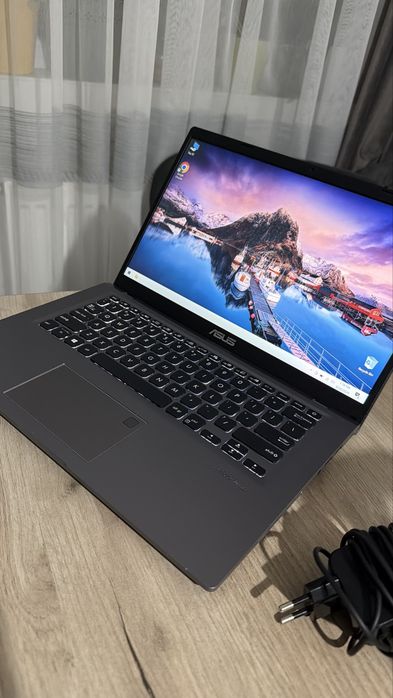 Laptop Asus tastatura iluminata Amprenta