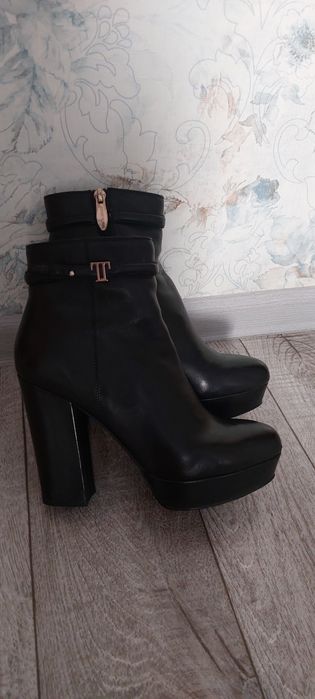 Продам женскую обувь